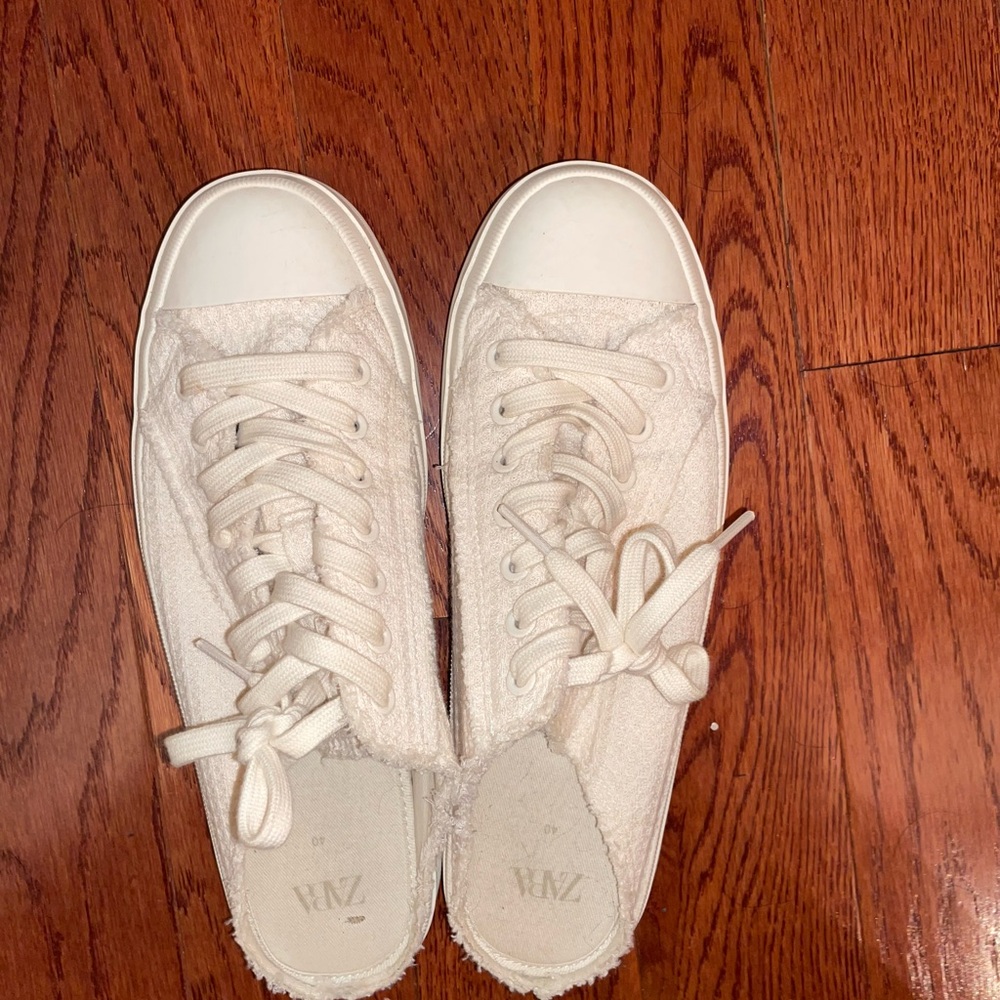 Zara Cream Canvas Lace-Up Sneakers